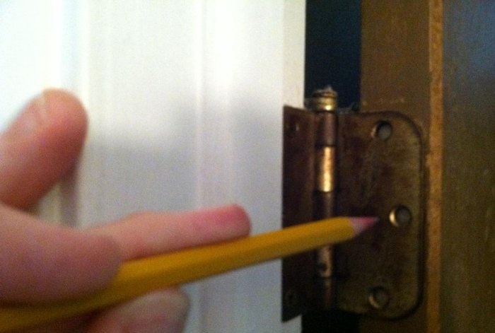 Restoring broken holes for door hinge screws