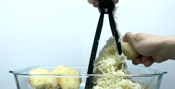 Extracting starch from potatoes