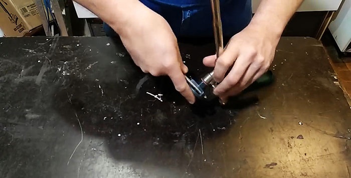 Removing the ball from the foam gun