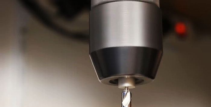 How to accurately drill a side hole in a round workpiece