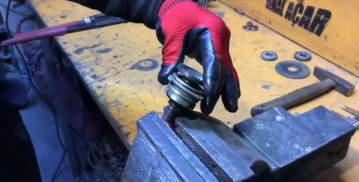 Do-it-yourself grinding cutting attachment for a screwdriver