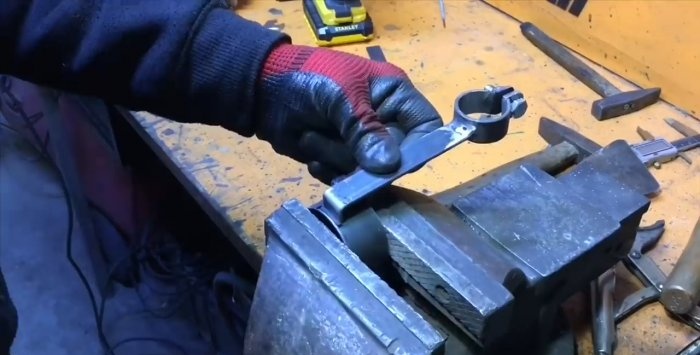 Do-it-yourself grinding cutting attachment for a screwdriver