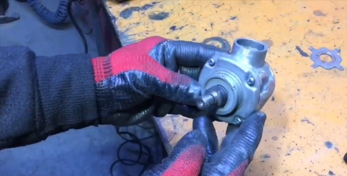 Do-it-yourself grinding cutting attachment for a screwdriver