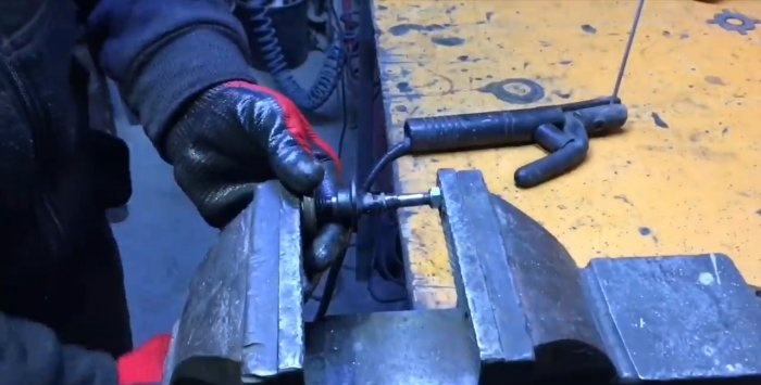 Do-it-yourself grinding cutting attachment for a screwdriver