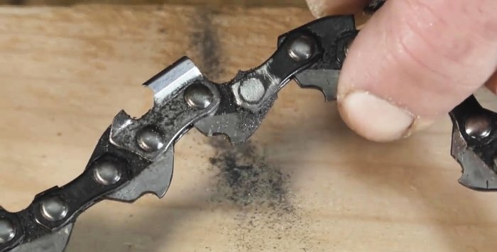 Attachment for an angle grinder made from a chainsaw chain