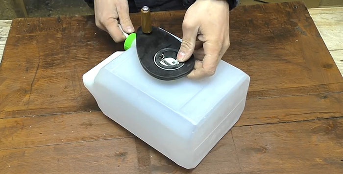 Cable reel from a plastic canister