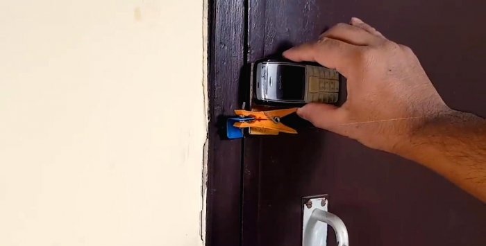 The simplest GSM alarm from an old phone