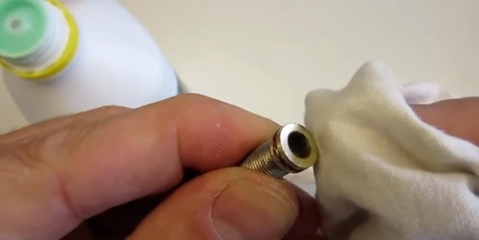 How to make a reusable aerosol from a regular one