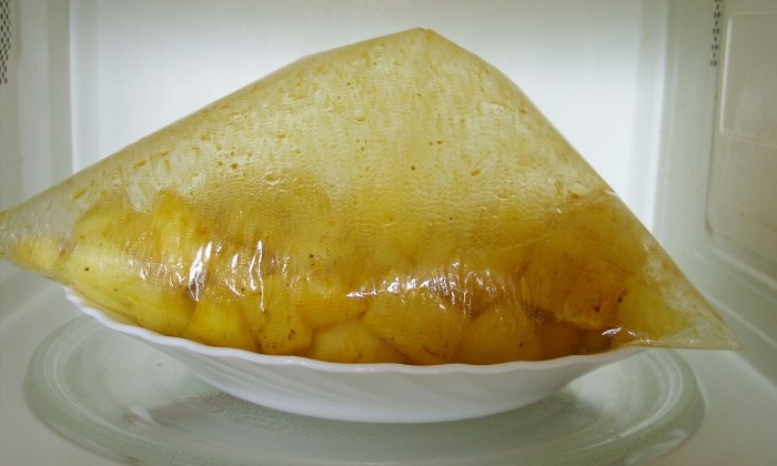 Golden potatoes in the microwave in 5 minutes