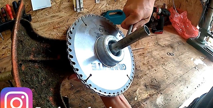 How to install a saw blade on a trimmer