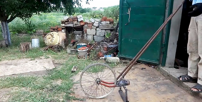 A device for quickly weeding a vegetable garden