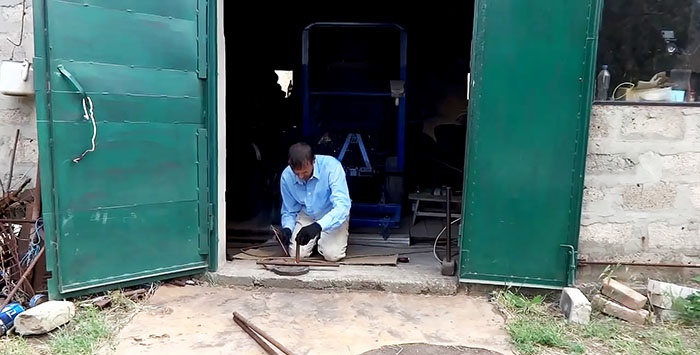 A device for quickly weeding a vegetable garden