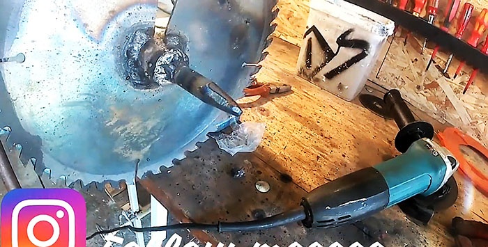 How to make a garden auger from a saw blade