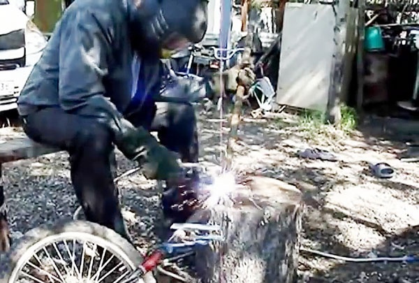 How to make a manual potato hiller from an old bicycle