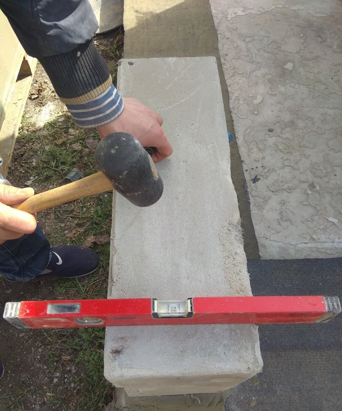 Construction of walls from foam blocks