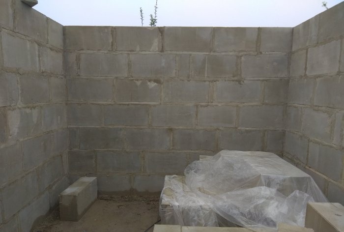 Construction of walls from foam blocks