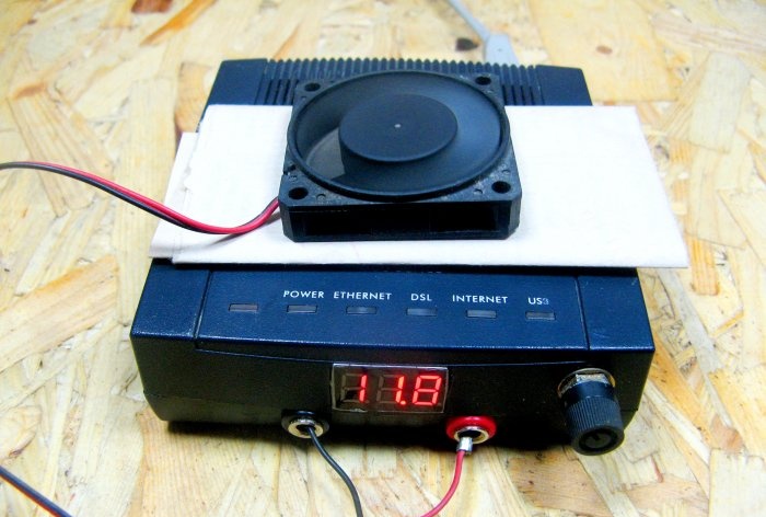 Compact, regulated power supply