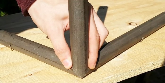 How to make a double corner joint on round pipes