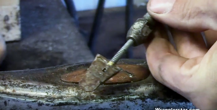 How to remove worn wedges and reattach the ax head to the ax handle