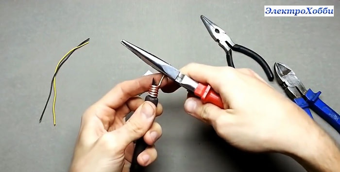 Life hack on how to solder small parts with a soldering iron with a thick tip