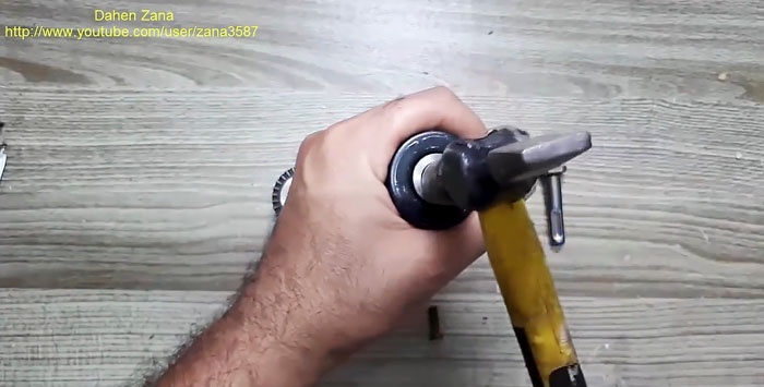 How to disassemble and lubricate a drill chuck