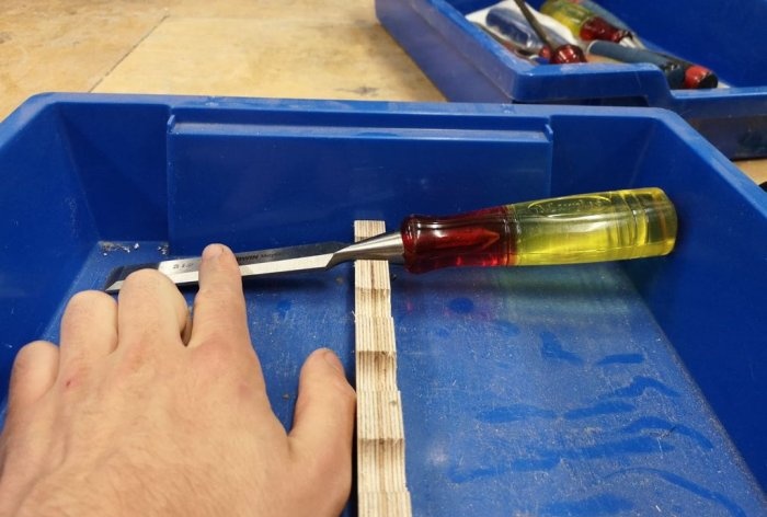 How I made a convenient stand for storing tools in a drawer