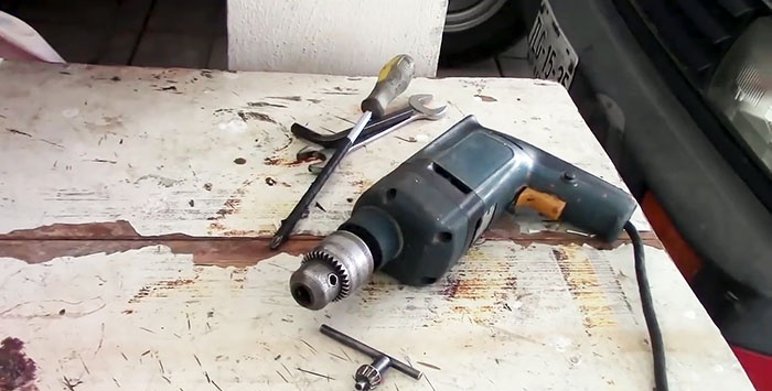 How to replace a worn chuck with a new one on a drill