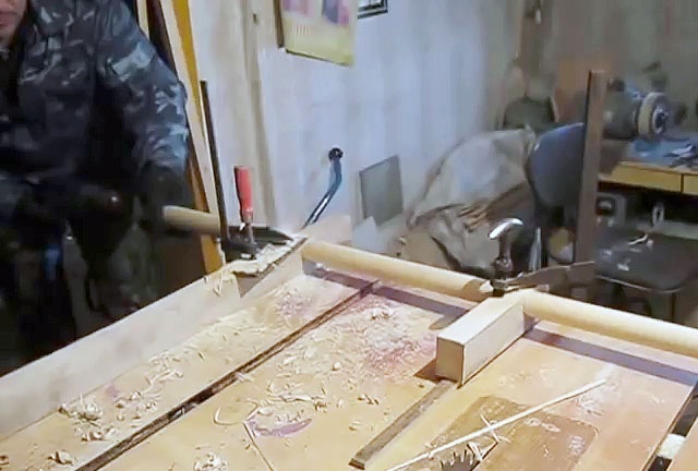 How to make a shovel handle using an electric drill