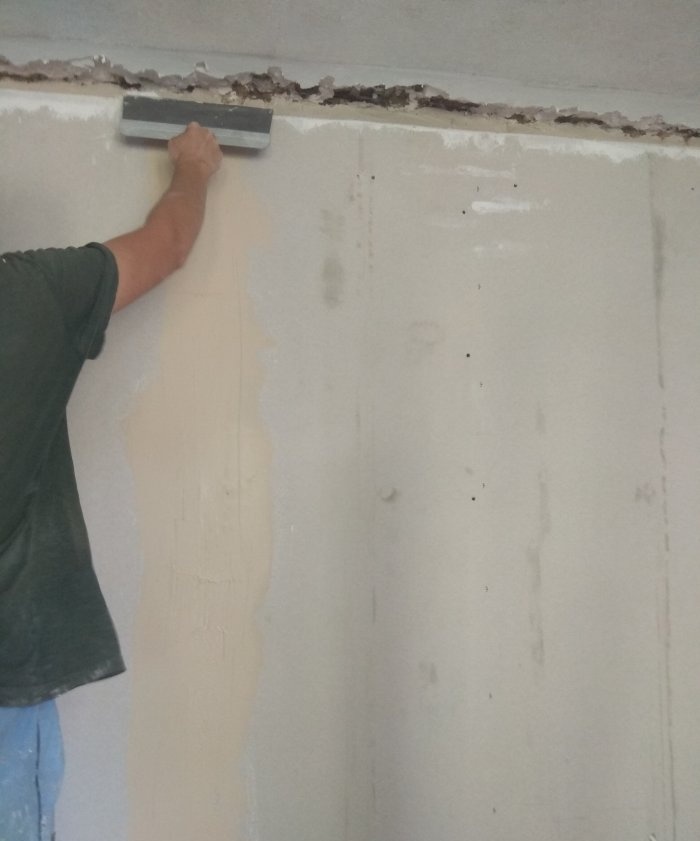 Leveling and finishing walls with plasterboard