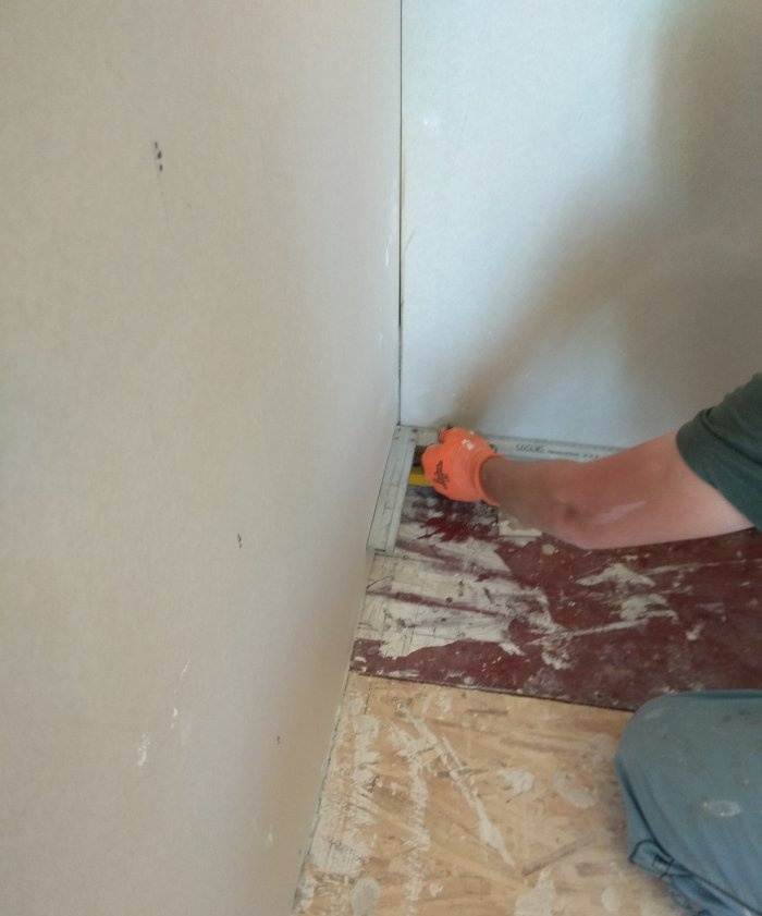 Leveling and finishing walls with plasterboard