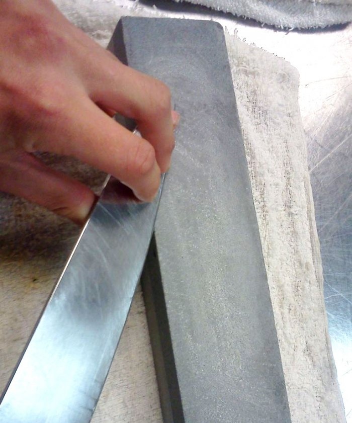 How to repair a kitchen knife with a broken tip