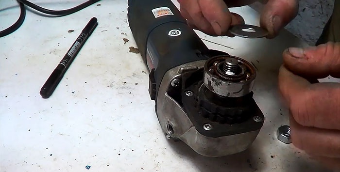 Do-it-yourself electric hacksaw from a grinder