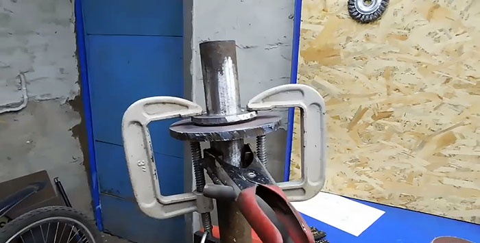 Wood splitter from an old flywheel and washing machine engine