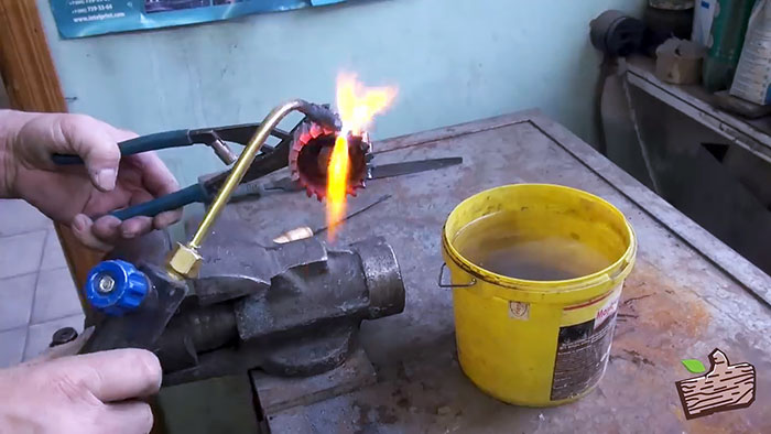 How to turn a timing gear into a full-fledged wood cutter