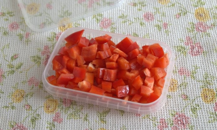 How to Freeze Peppers to Save Refrigerator Space