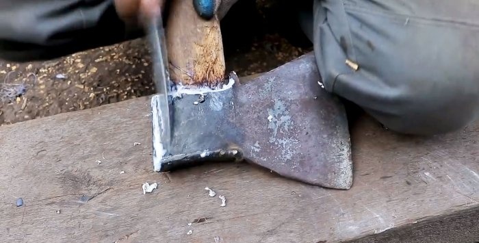 How to restore an ax handle using hot glue