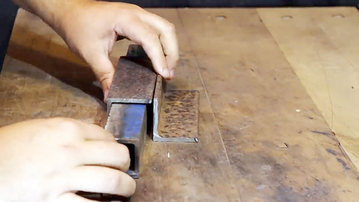 How to make a reliable vice from leftover metal