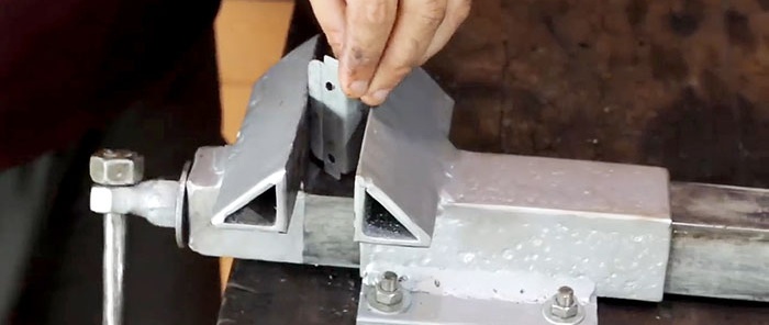 How to make a reliable vice from leftover metal