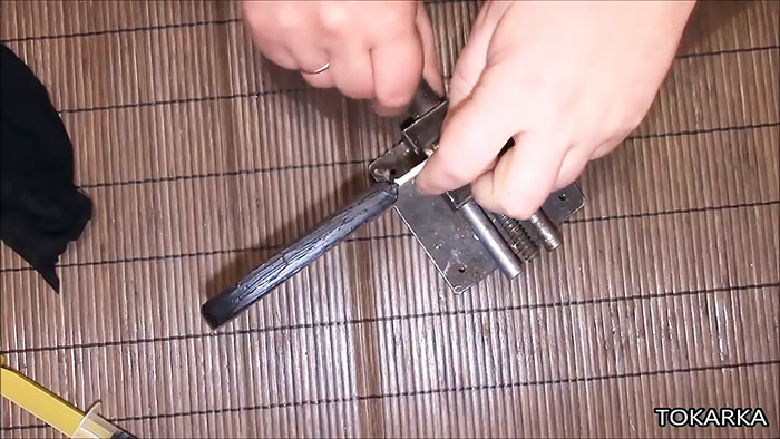 How to make a rubberized handle on a knife