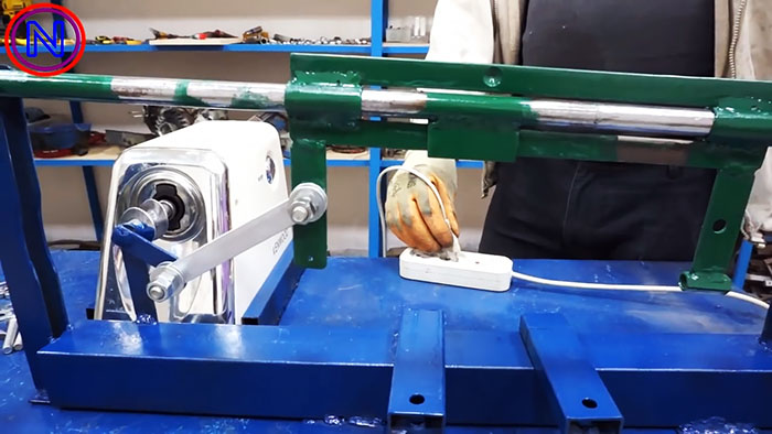 Machine for cutting metal from an electric meat grinder