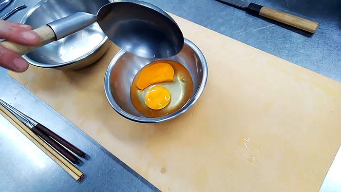 How to make a flower from an egg