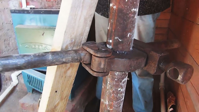 How to make a water well without a drilling rig