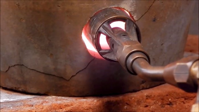 How to melt aluminum in a flower pot