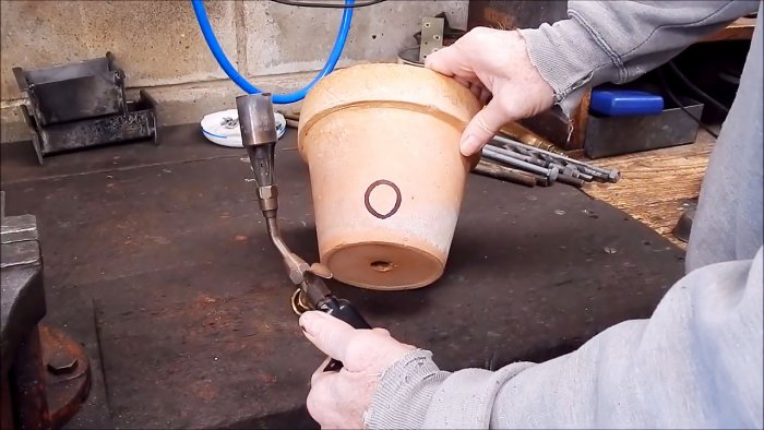 How to melt aluminum in a flower pot