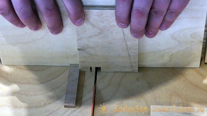 Cross-cut tenoning carriage for box joints