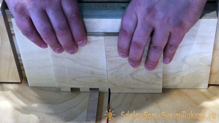 Cross-cut tenoning carriage for box joints