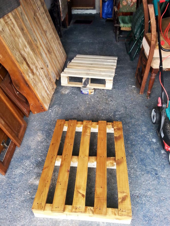 How to turn old pallets into a beautiful coffee table