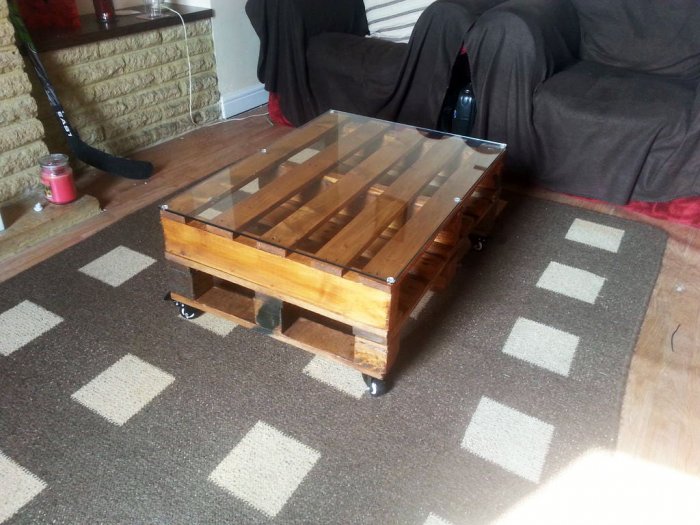 How to turn old pallets into a beautiful coffee table