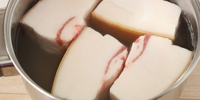 Country-style lard in brine