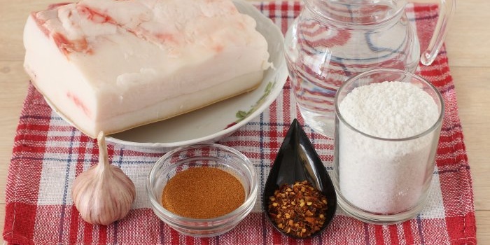 Country-style lard in brine